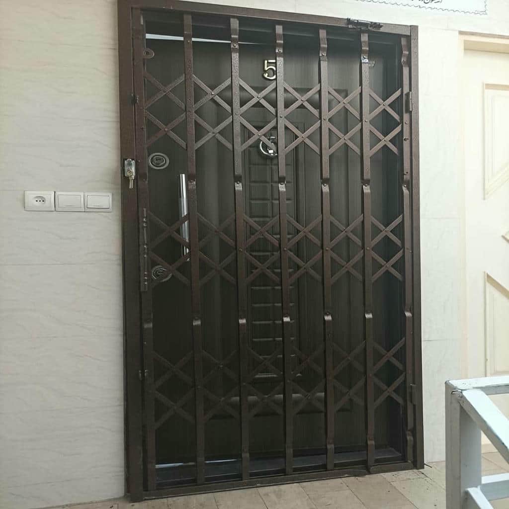 حفاظ درب آکاردئونی با پوشش رنگی