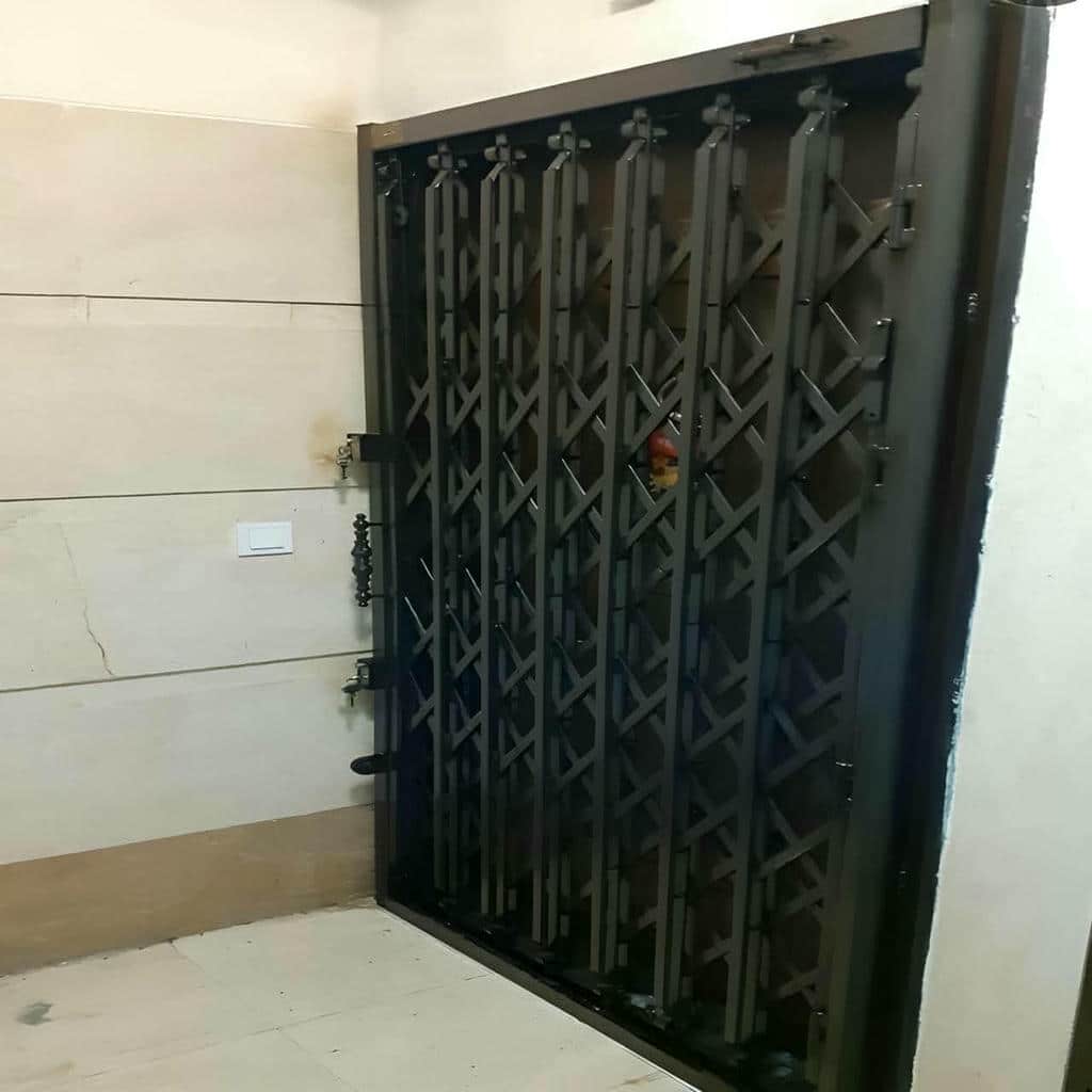 حفاظ درب آکاردئونی برای ورودی آپارتمان در استان گلستان
