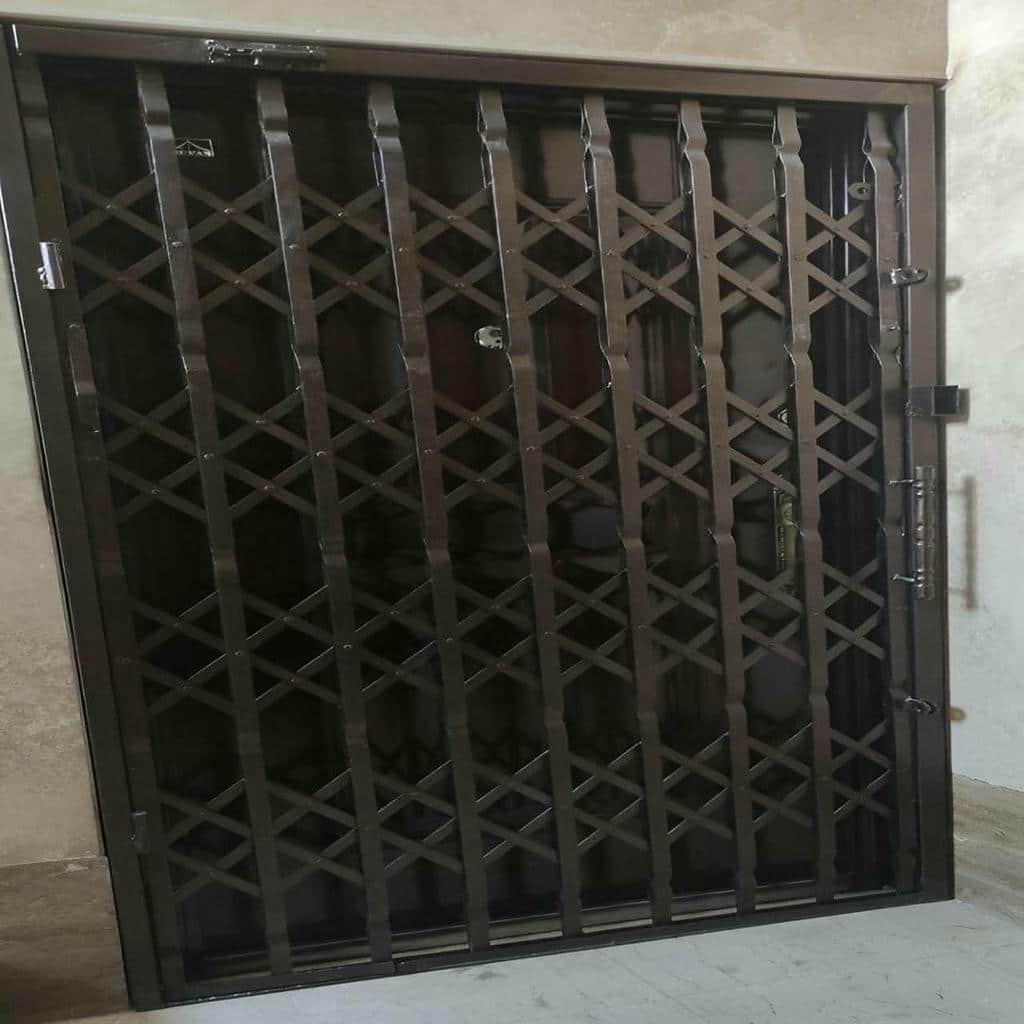 حفاظ درب آکاردئونی ساری با قفل مرکزی حفاظ درب آکاردئونی ساری با قفل مرکزی