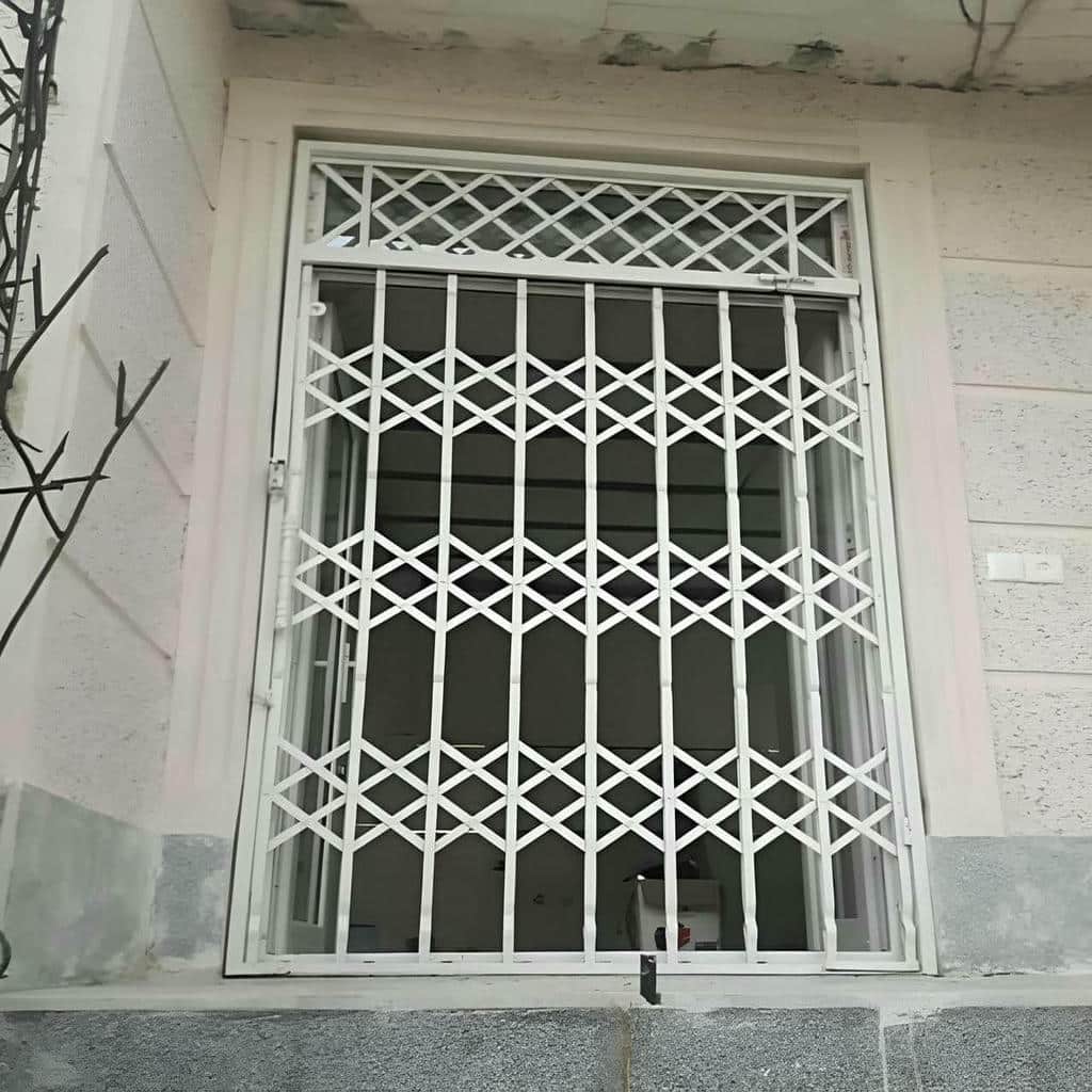 حفاظ درب آکاردئونی فلزی در استان هرمزگان