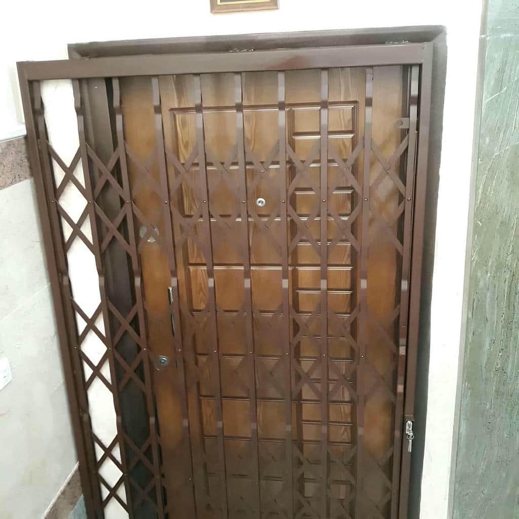 حفاظ درب آکاردئونی فلزی در اهواز با طرح لوزی