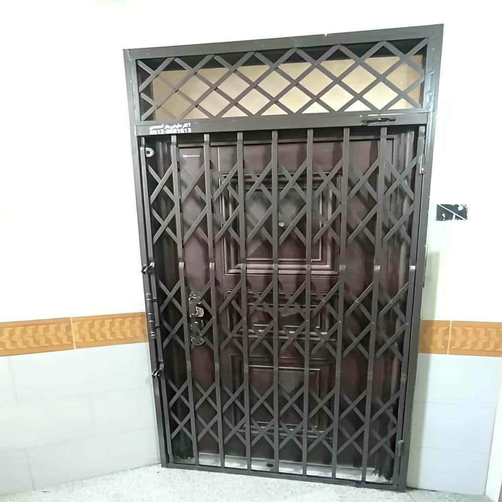 حفاظ درب آکاردئونی ورودی آپارتمان در استان قزوین
