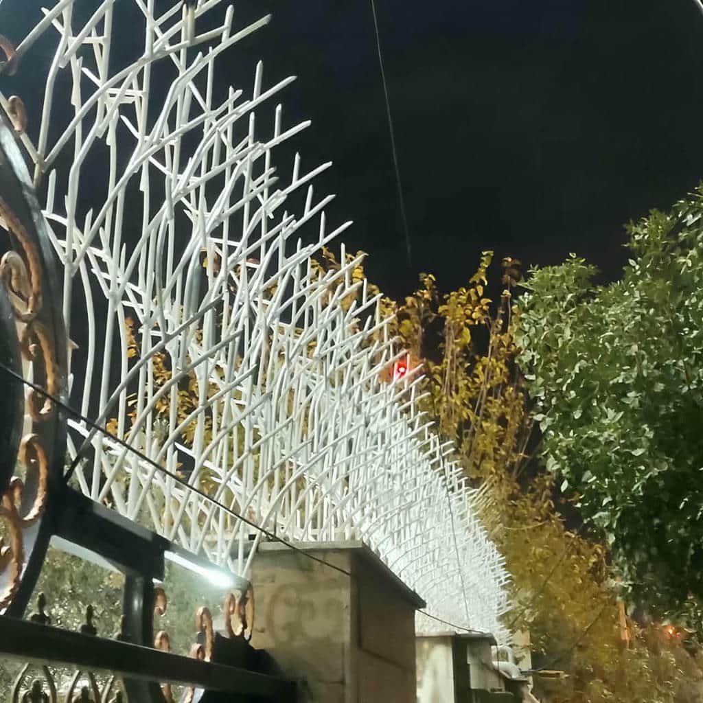 حفاظ دیوار سرنیزه ای با پوشش تیره در ارومیه