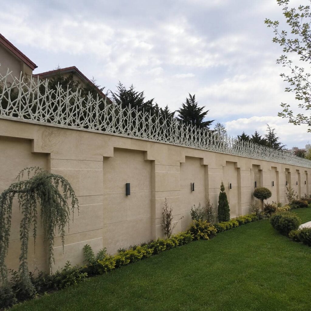 حفاظ دیوار سرنیزه ای برای محوطه مسکونی