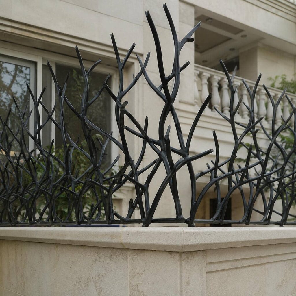 حفاظ دیوار سرنیزه ای در استان سمنان