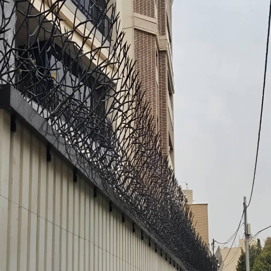 حفاظ دیوار سرنیزه ای در استان یزد حفاظ دیوار سرنیزه ای در استان یزد