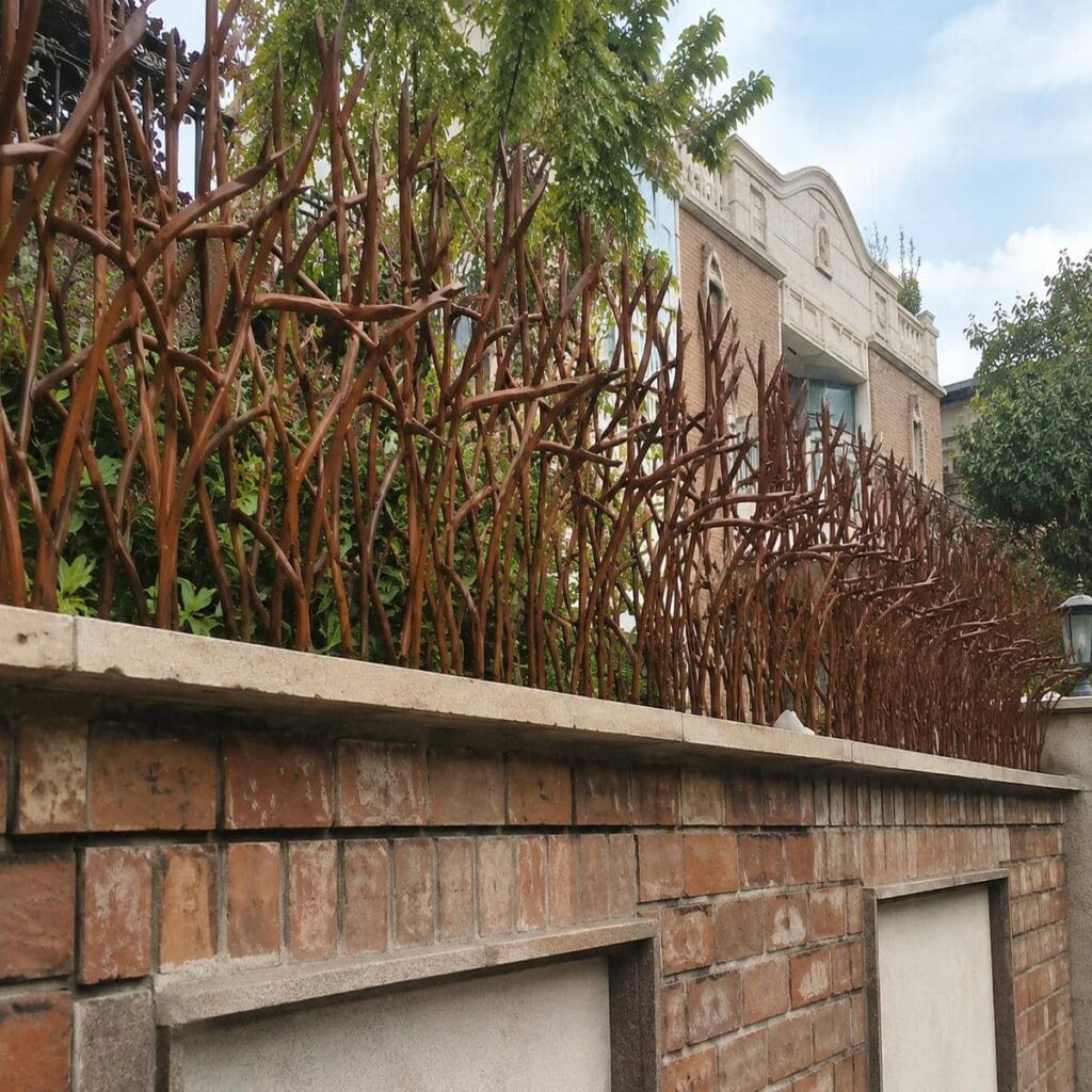 حفاظ دیوار سرنیزه ای فلزی در اهواز