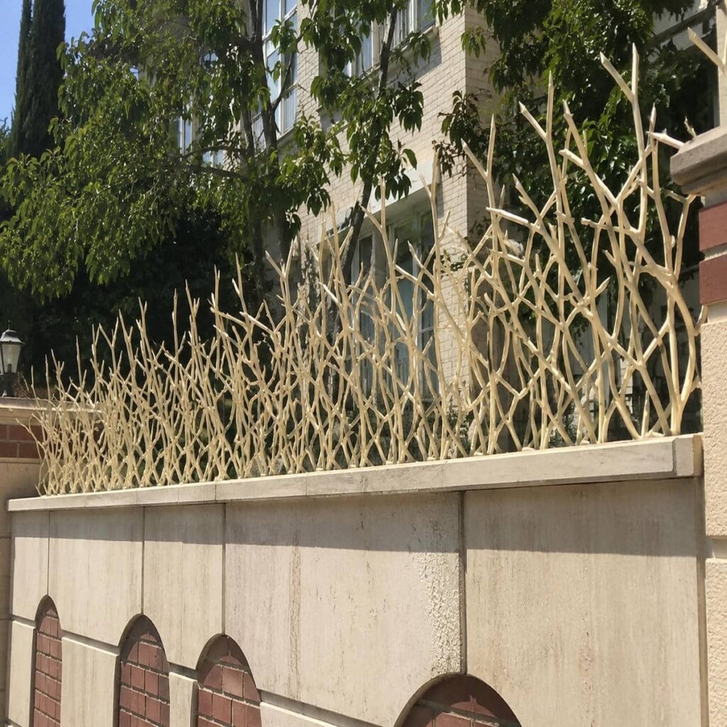 حفاظ دیوار سرنیزه ای فلزی در کرمانشاه