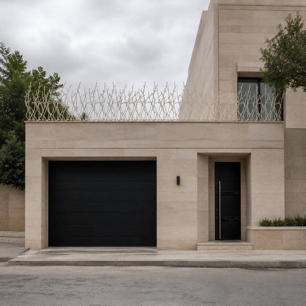 حفاظ دیوار سرنیزه ای کنار نمای آجری شهرکرد