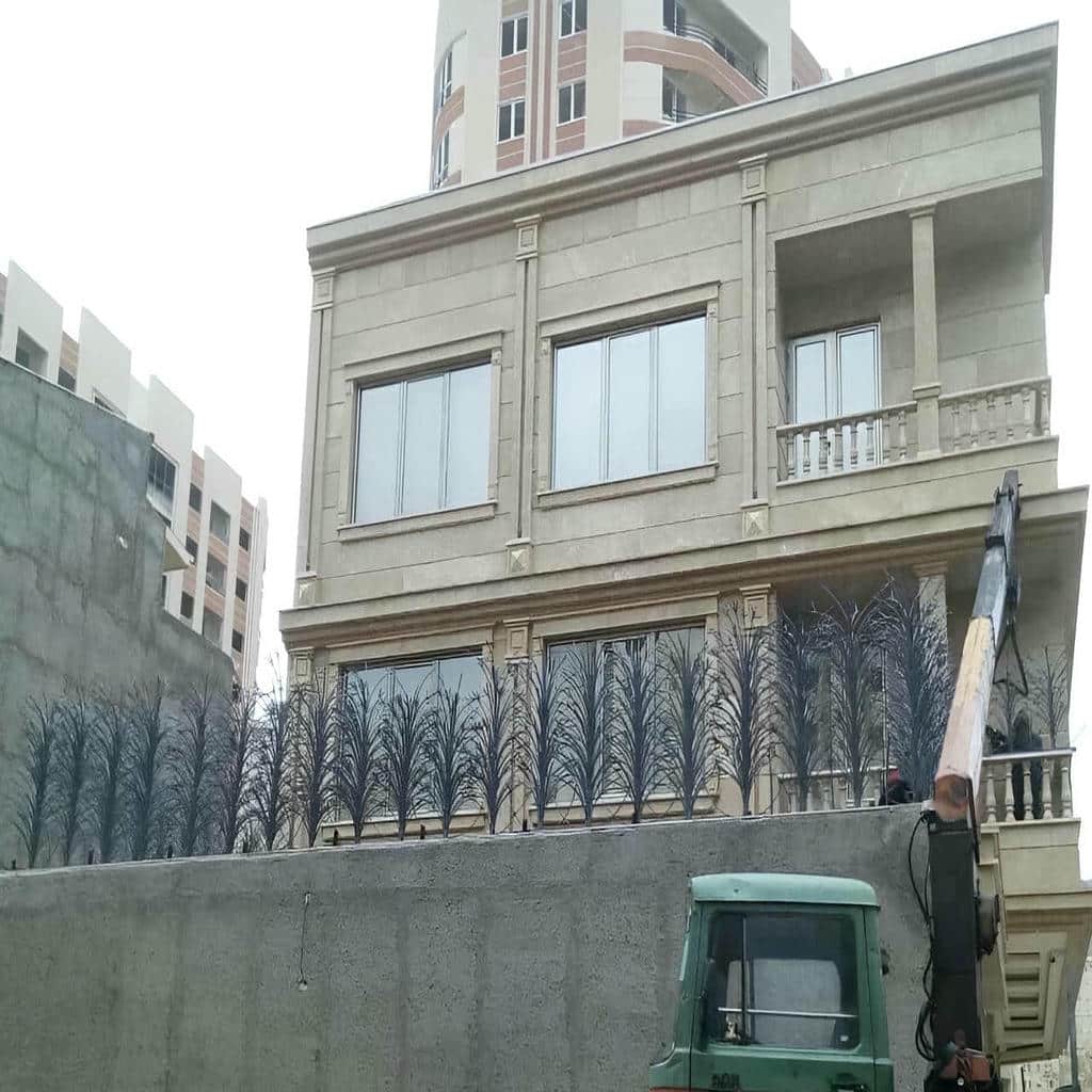 حفاظ دیوار سفارشی در نمای سنگی اصفهان حفاظ دیوار سفارشی در نمای سنگی اصفهان