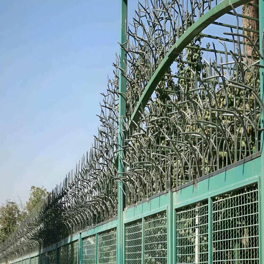 حفاظ دیوار شاخ گوزنی فلزی در یاسوج