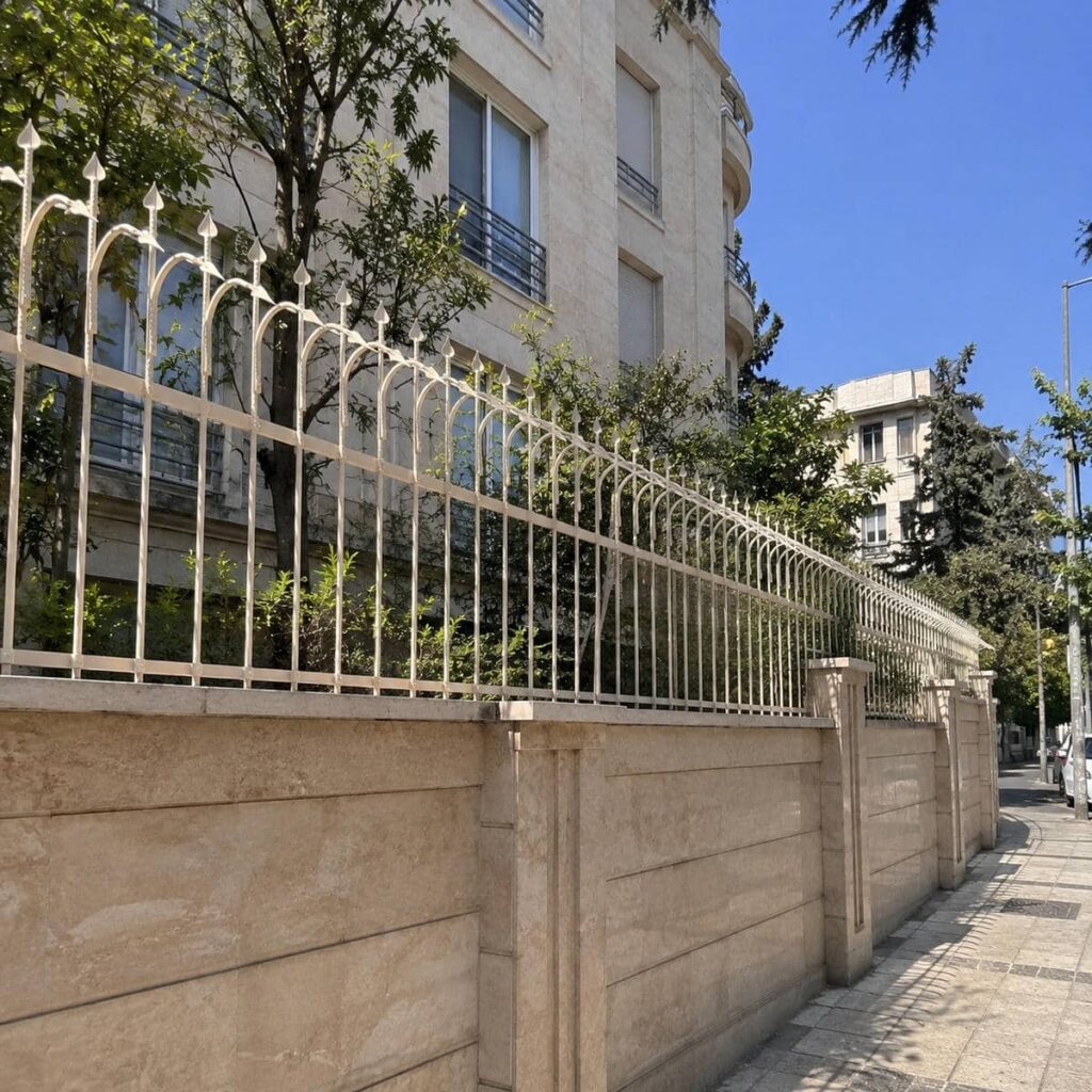 حفاظ دیوار نصب شده در ایلام با رنگ مشکی