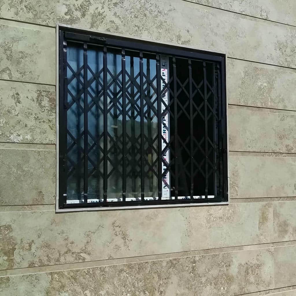 حفاظ پنجره آهنی مشکی در اهواز