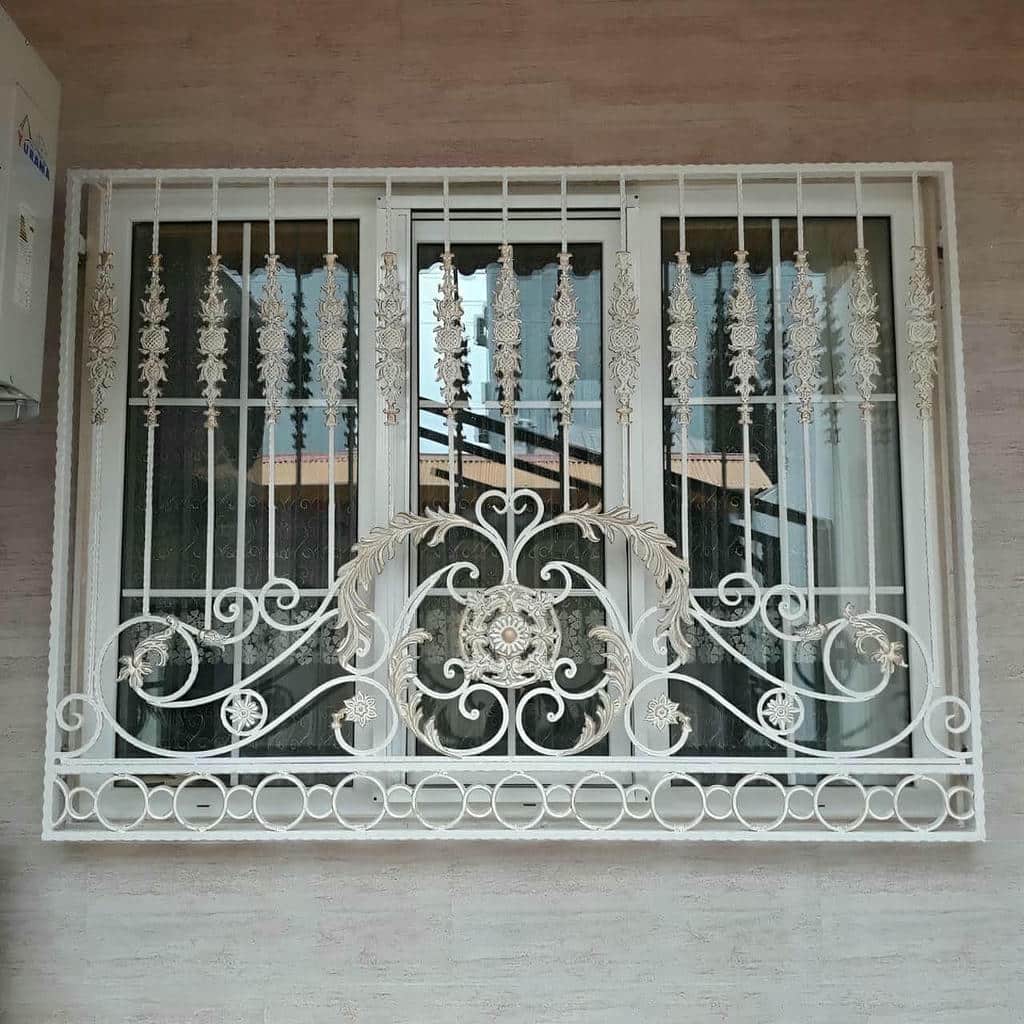 حفاظ پنجره با طرح هندسی در ایلام