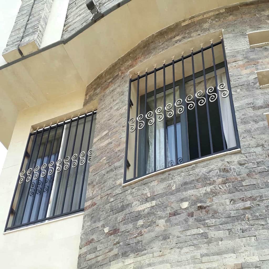 حفاظ پنجره طرح کلاسیک برای نمای آجری در گرگان