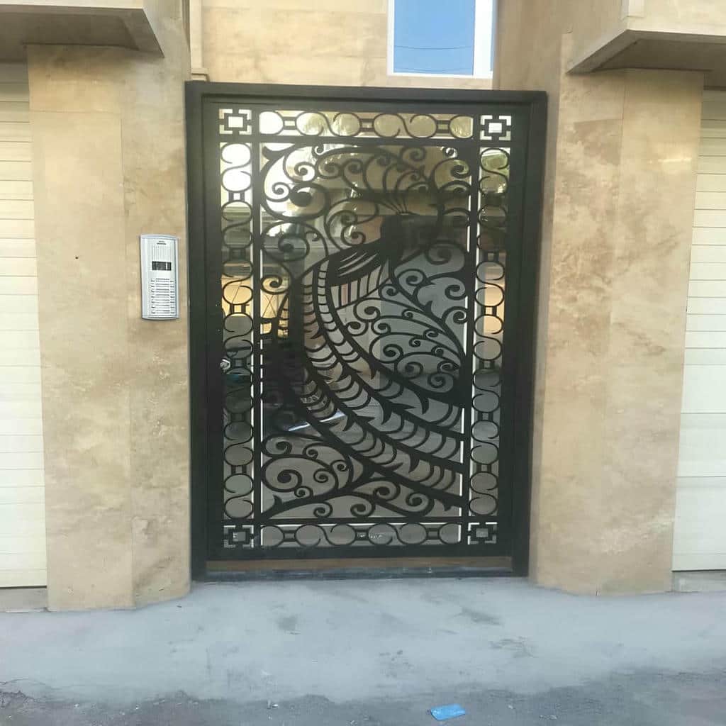 درب حیاط آهنی با پوشش مات در استان کردستان