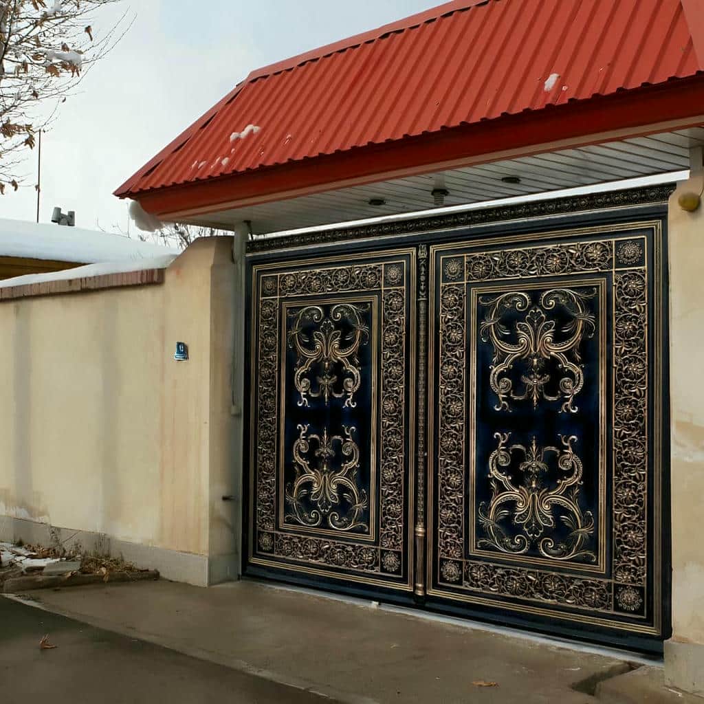 درب حیاط آهنی در استان سیستان و بلوچستان با رنگ مشکی مات