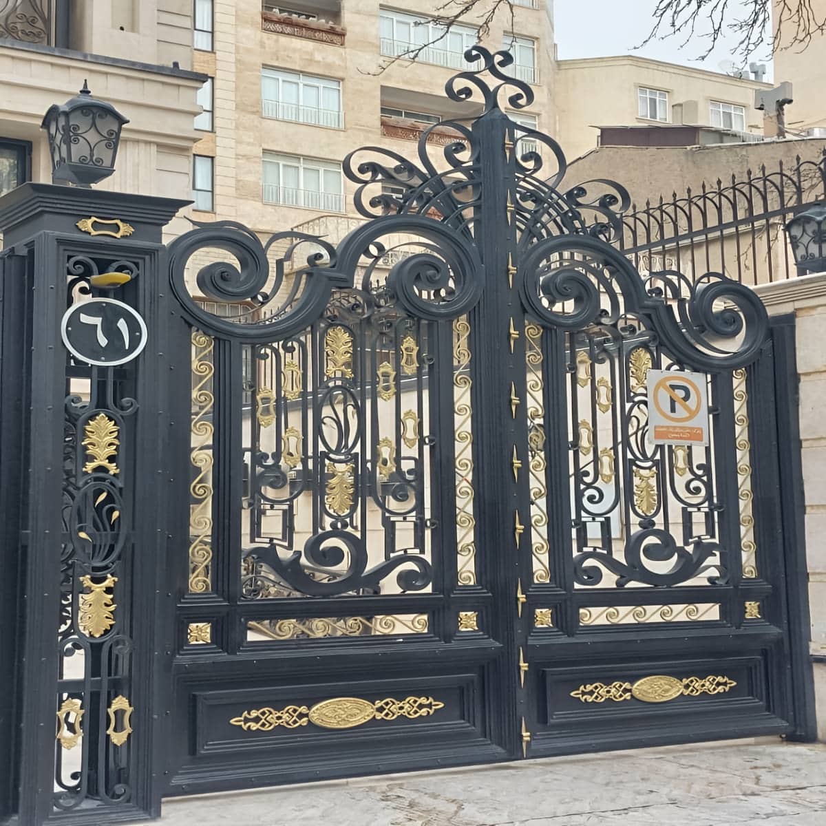 درب حیاط فلزی ساده در استان قم