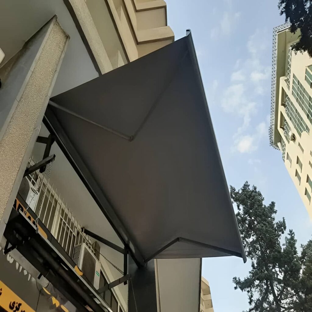 سایبان برقی بازویی با بازوی جمع شونده