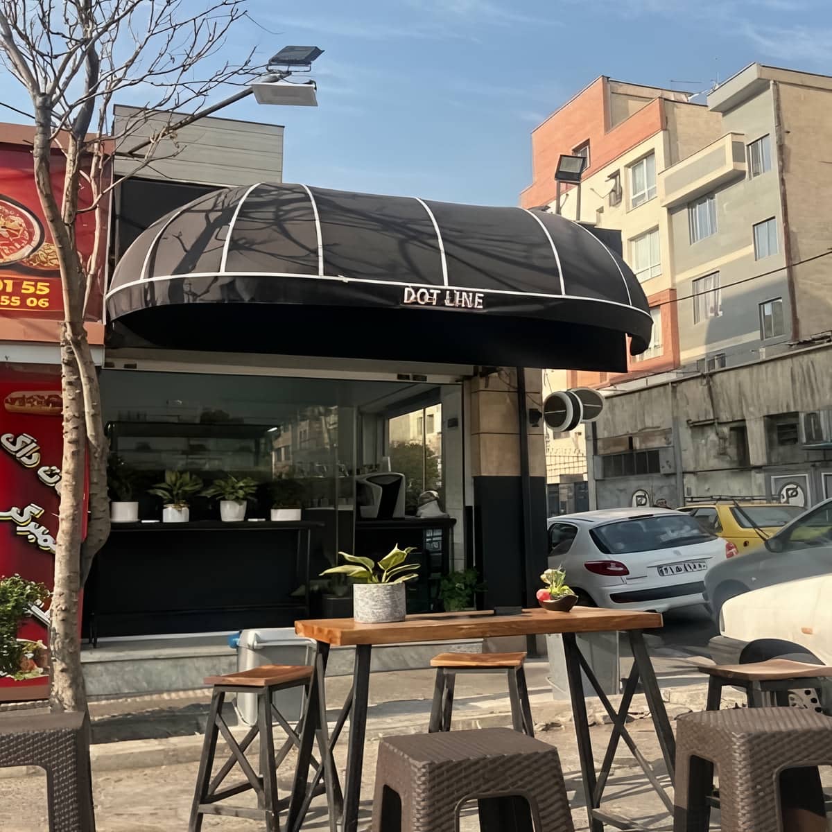 سایبان برقی بازویی با پارچه کرم در یزد