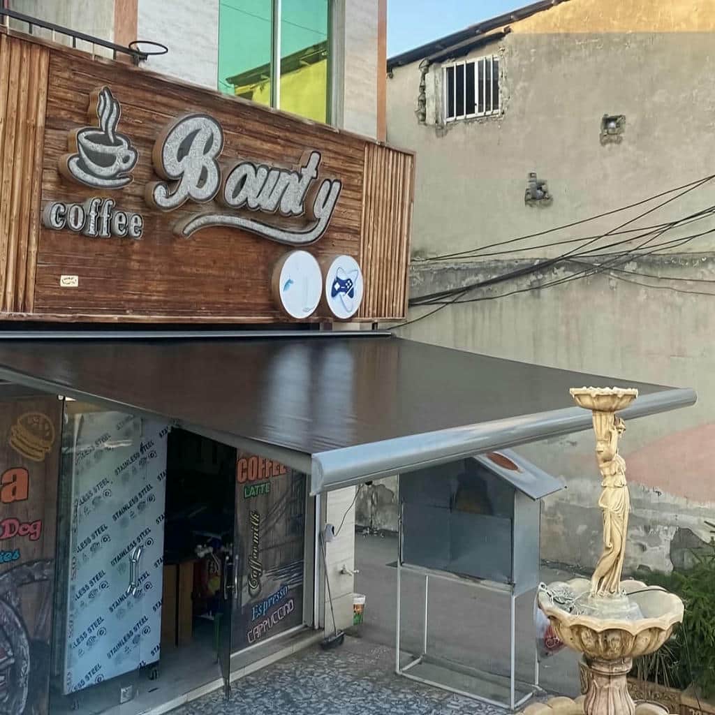 سایبان برقی باز در تراس خانه سایبان برقی باز در تراس خانه