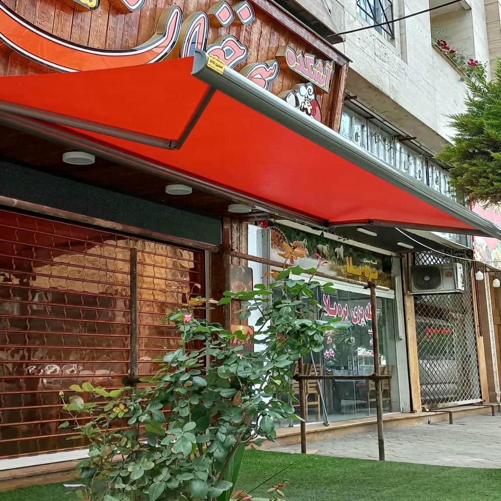 سایبان برقی پارچه ای روی حیاط در استان آذربایجان شرقی
