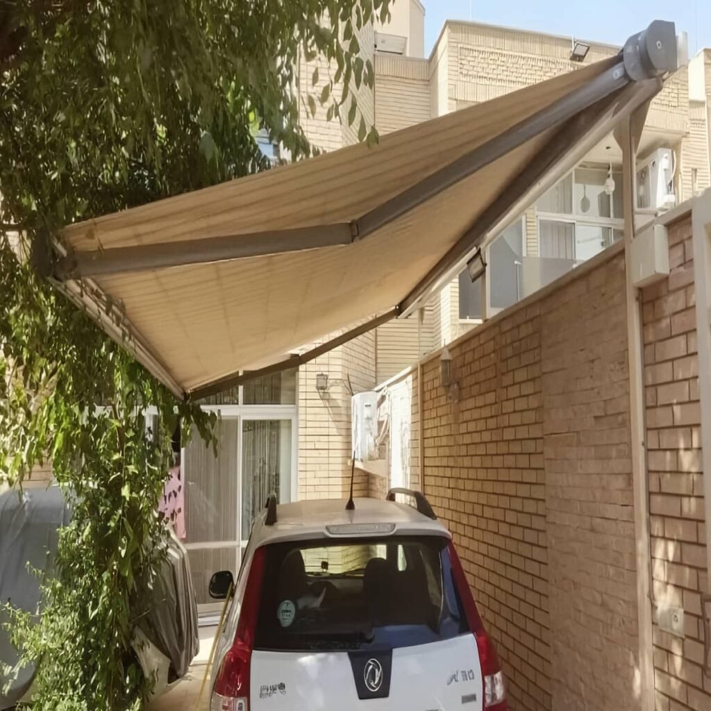 سایه بان بازویی با پوشش راه راه در تبریز
