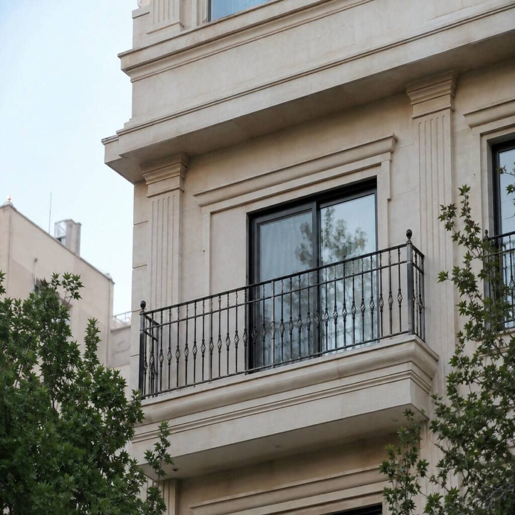 نرده بالکن ترکیبی شیشه و فلز در سنندج