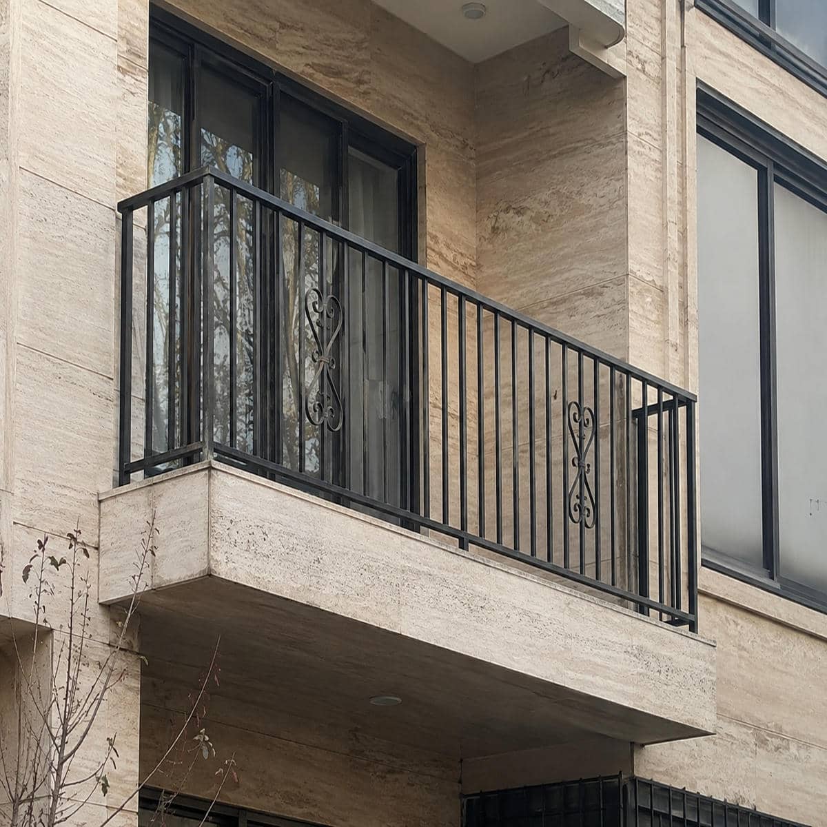 نرده بالکن فلزی مشکی در استان لرستان