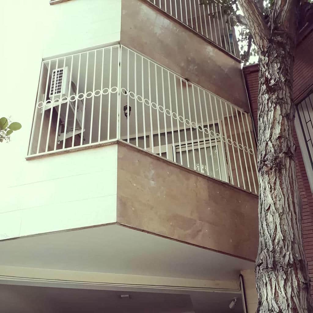 نرده پنجره فرفورژه ساری در ساختمان مسکونی