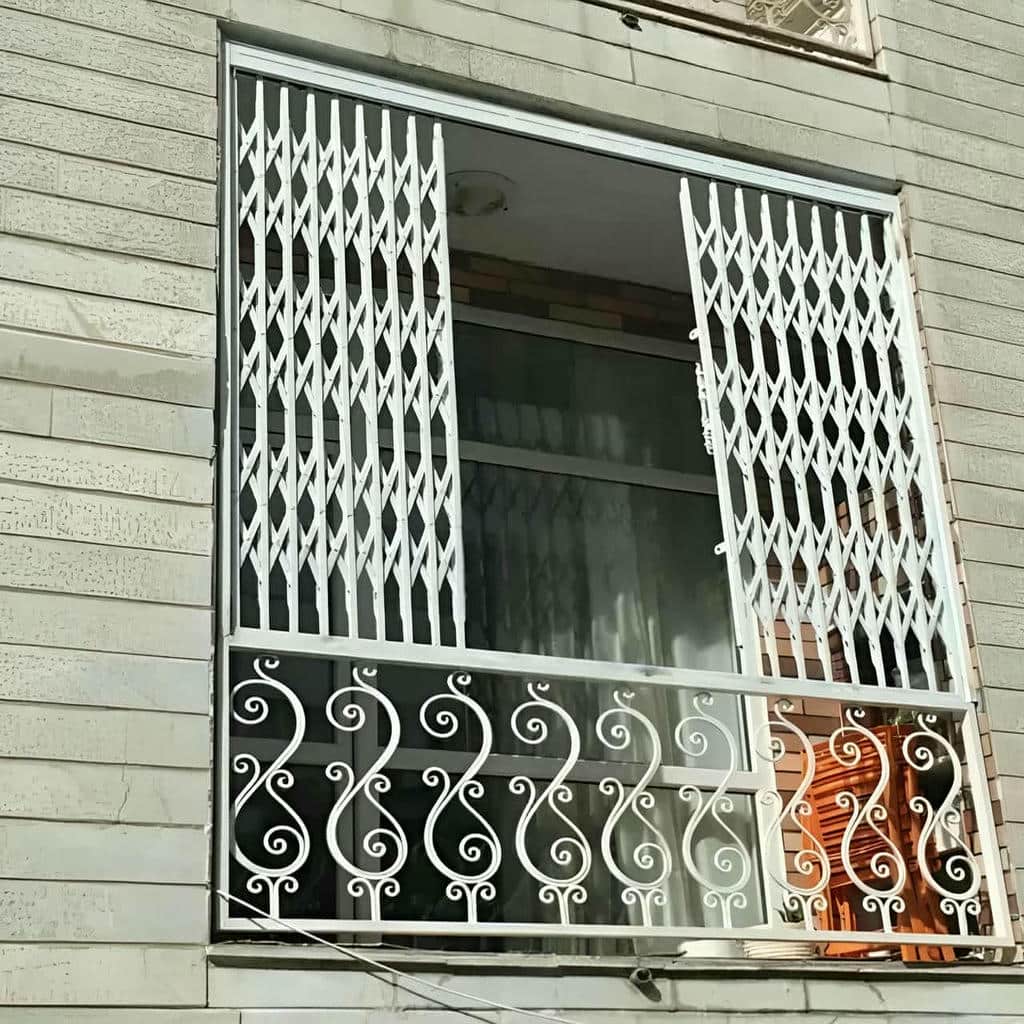 نمای نزدیک ردیف لوزی حفاظ آکاردئونی مشکی