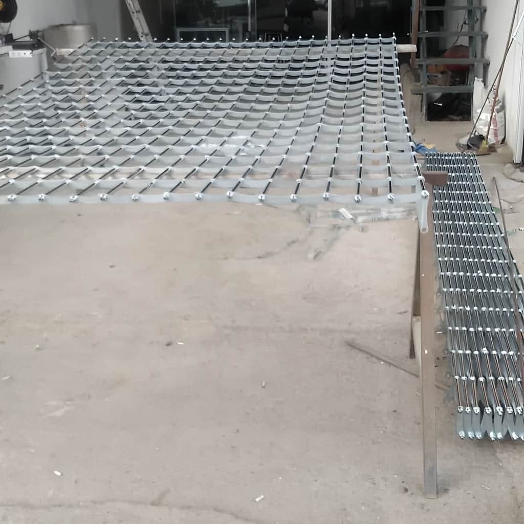 کرکره برقی ریموت دار کنار پارکینگ مسکونی