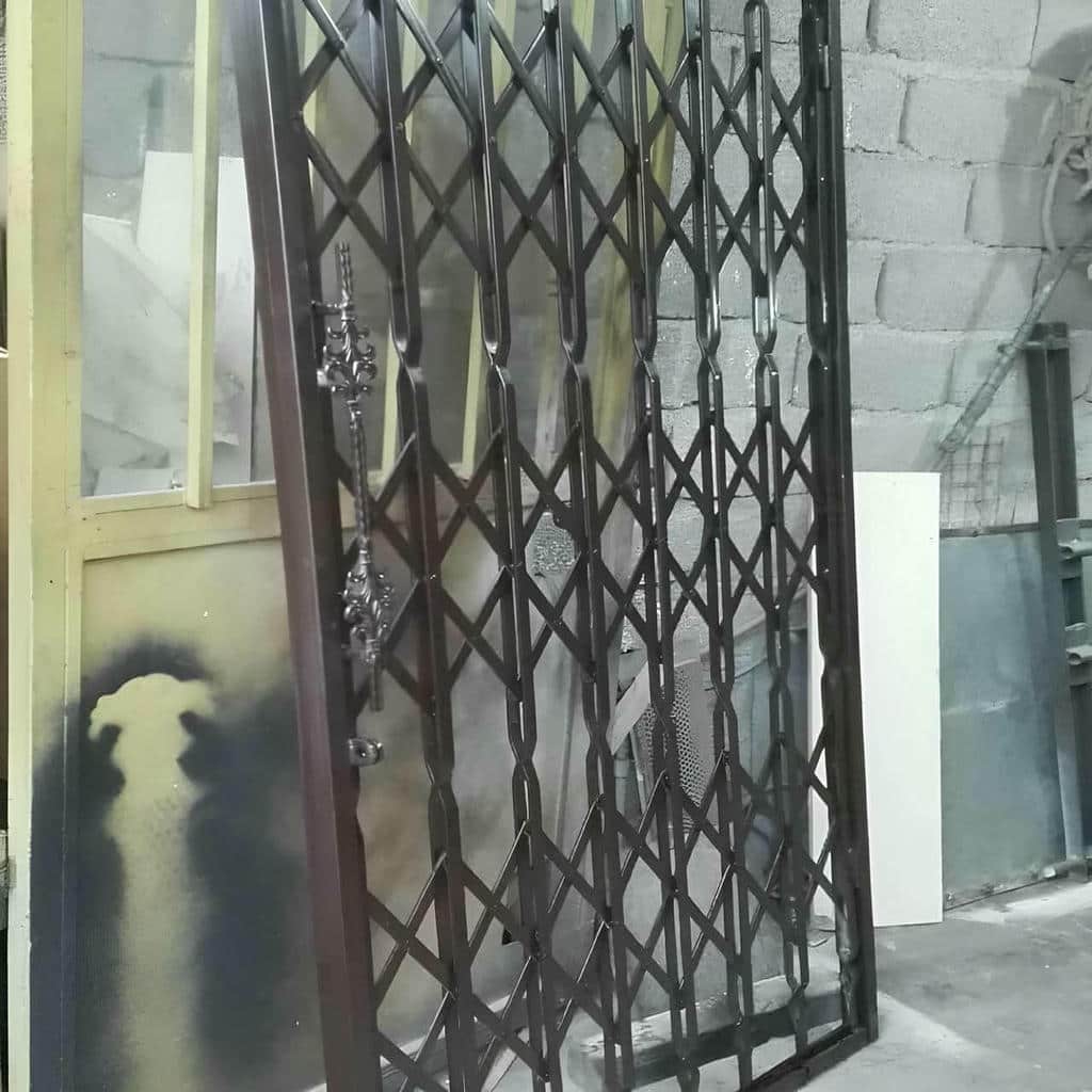 گارد کشویی فلزی با پوشش مشکی مات
