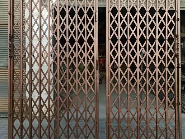 مرکز فروش و سفارش حفاظ درب آکاردئونی در کرج و حومه