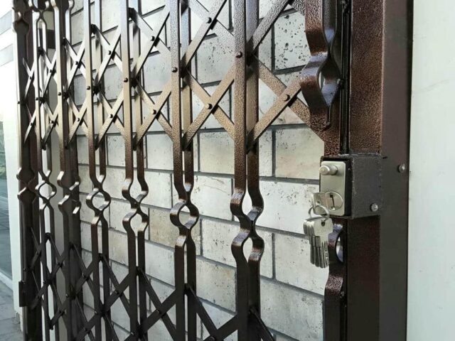 مرکز عرضه حفاظ درب آکاردئونی در استان گلستان
